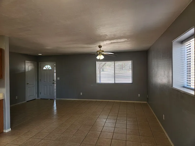601 W Frontier St — Photo 4