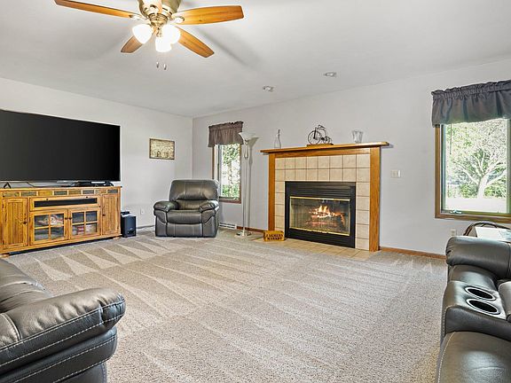2nd image of 716 Kvamme Ln