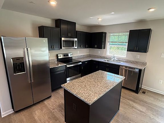3rd image of 202 Red Bill Ln