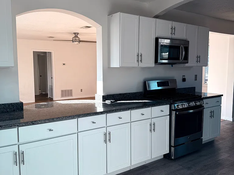 1416 Pine Grove Ave — Photo 7