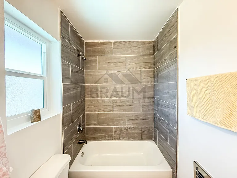 6336 TUJUNGA AVE. — Photo 14