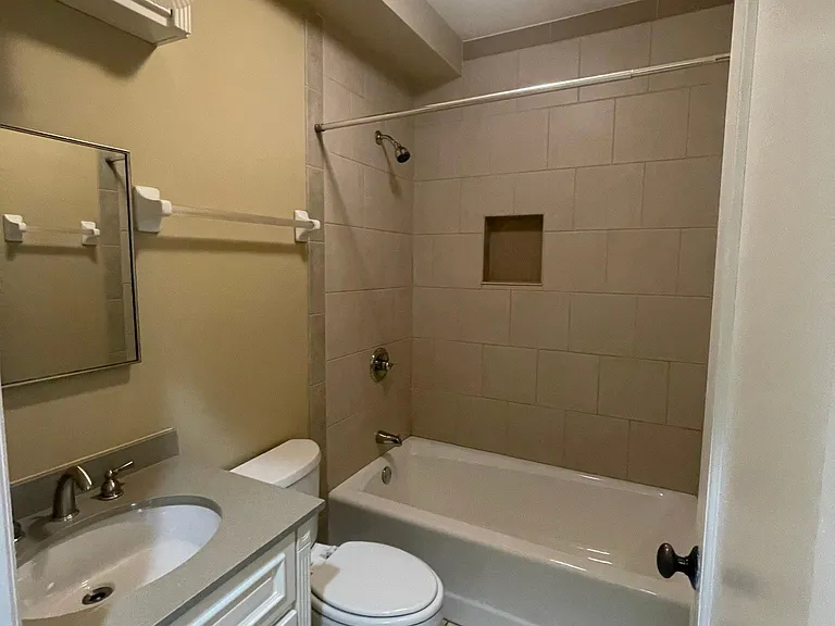 2728 W Lunt Ave #1N — Photo 13