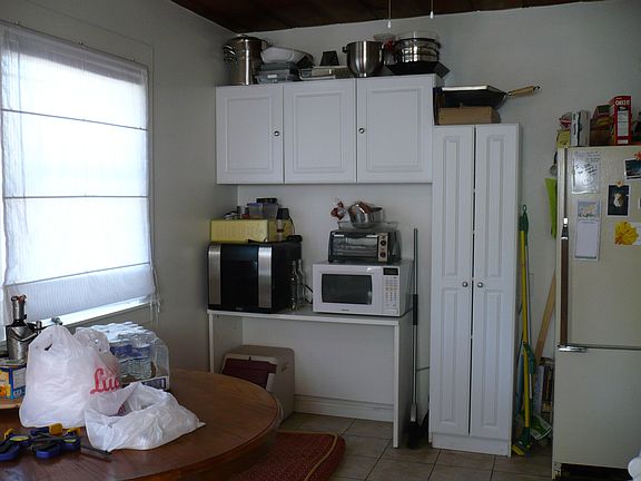 3rd image of 723 Grove St