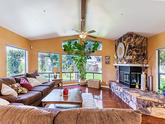 2nd image of 1609 Vermont Pl