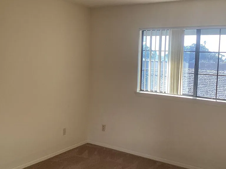 425-431 N Tiffany Dr — Photo 21