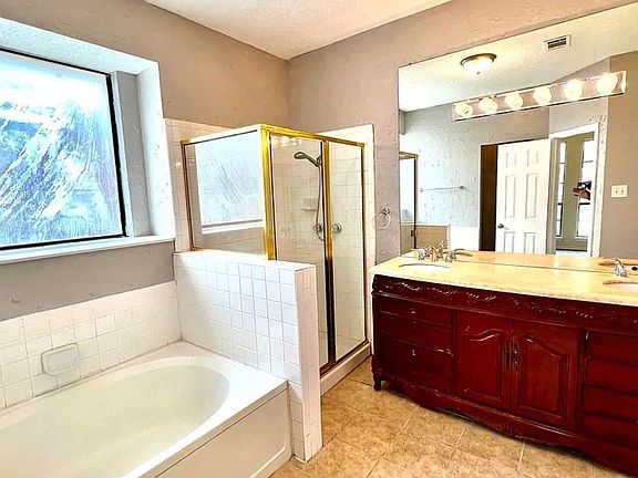 5th image of 7017 Club Creek Dr