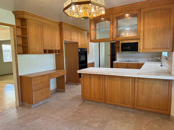 Eating Area to Kitchen