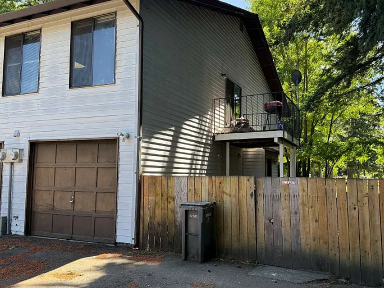 713 F Pl NE #4 — Photo 1