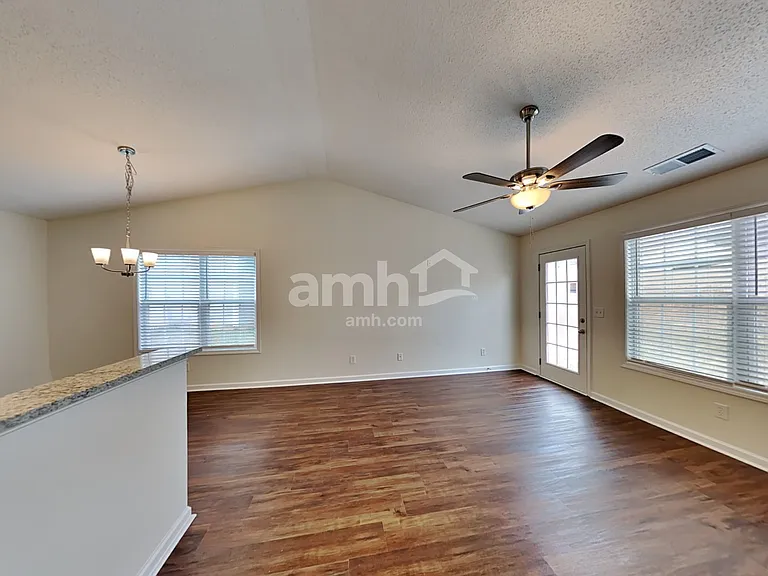 392 Rosemont Ct — Photo 5
