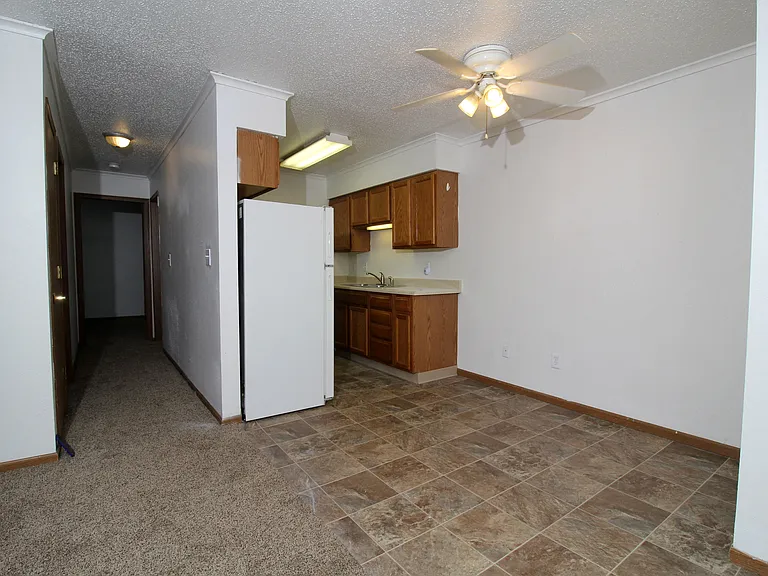 Sunburst Apts — Photo 11