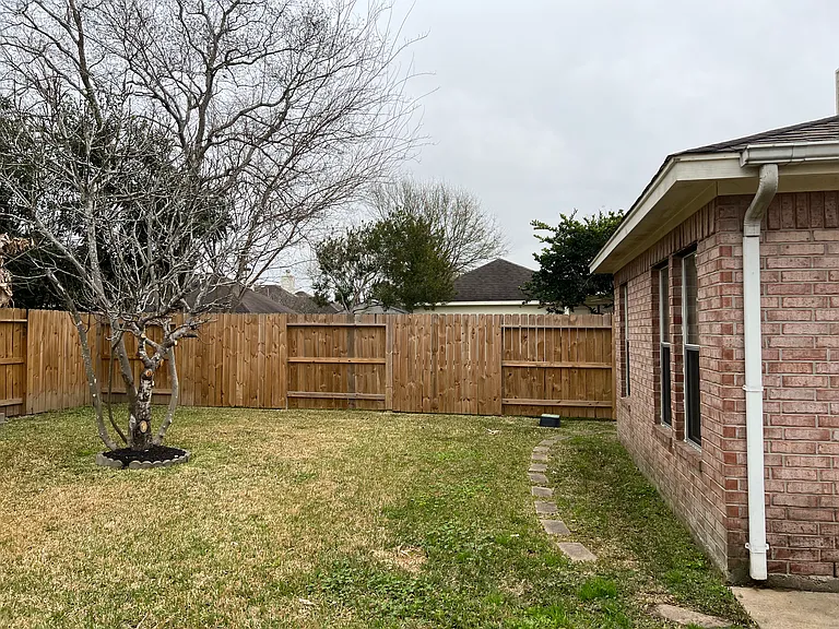 10009 Hidden Falls Dr — Photo 2