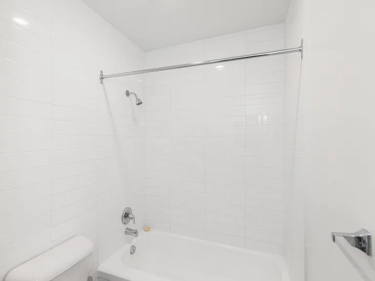 1185 Fennell Ave E — Photo 13