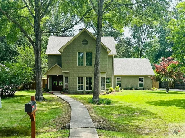 5103 Woodgate Dr, Texarkana, TX 75503