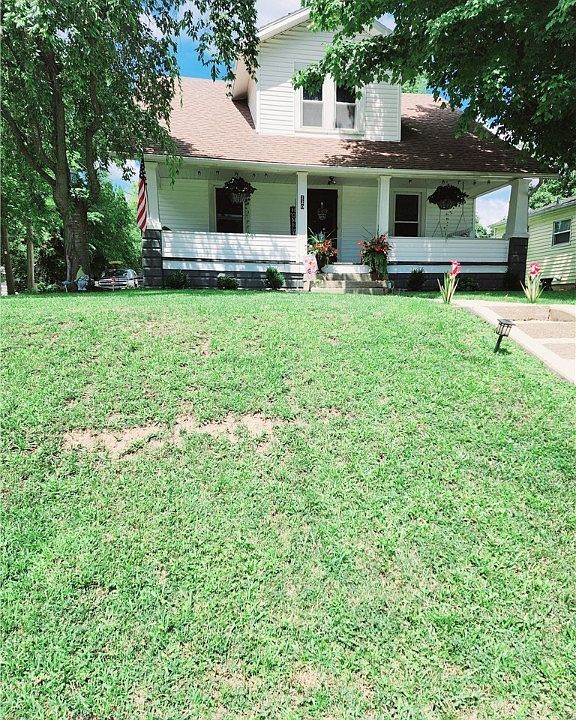 2nd image of 220 Kossuth St