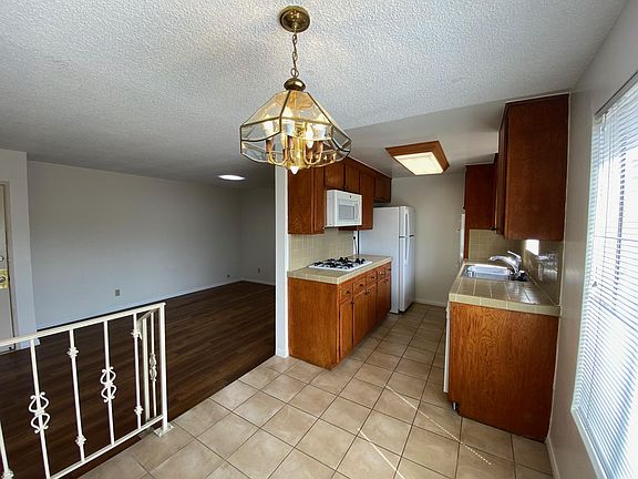 Kitchen L - Living