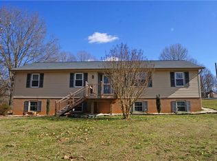 1721 Valley Brook Rd, Clemmons, NC 27012