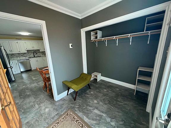 3rd image of 5 Davis Crescent