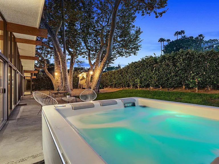 6225 Frondosa Dr — Photo 35