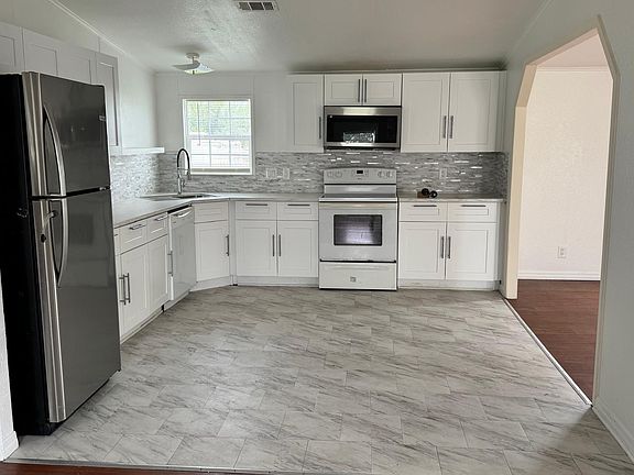 4th image of 4441 Meadow Ridge Ave