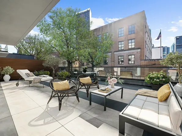 27-09 40th Avenue image 1 of 9