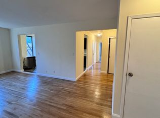 2 Spruce St APT 1, Great Neck, NY 11021