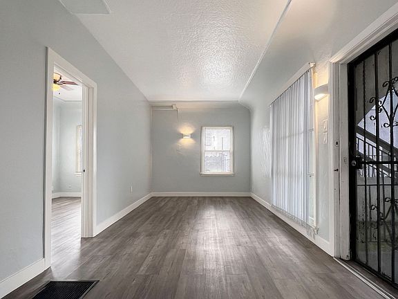 2nd image of 1924 Cedar Ave #8