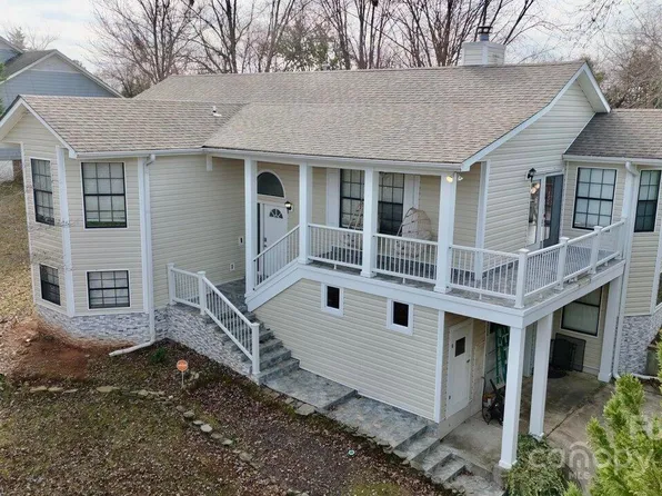 2815 Bustlehead Ct, Charlotte, NC 28262