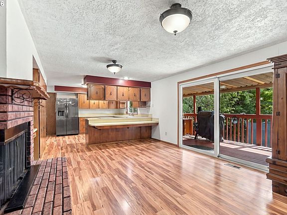 3rd image of 1105 NE 126th St
