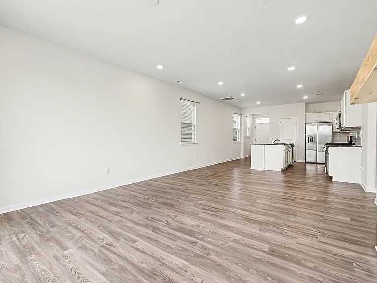 1007 Maylen Trce — Photo 11
