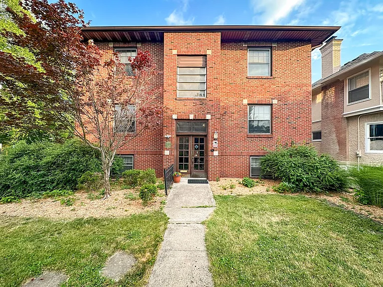 5819 E Washington St #7 — Photo 2