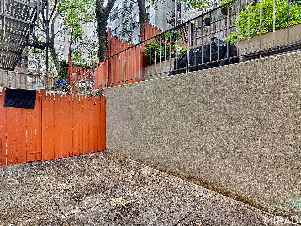 1st image of 530 E 89th St