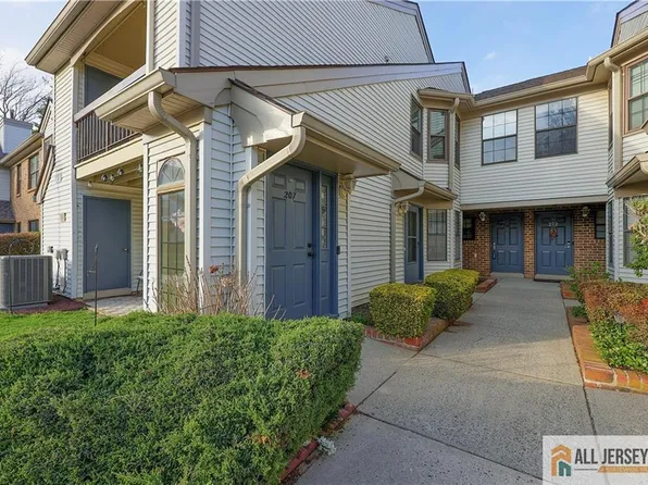207 Sunshine Ct, Parlin, NJ 08859