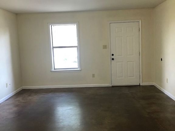 3rd image of 303 Vieux Orleans Cir #B