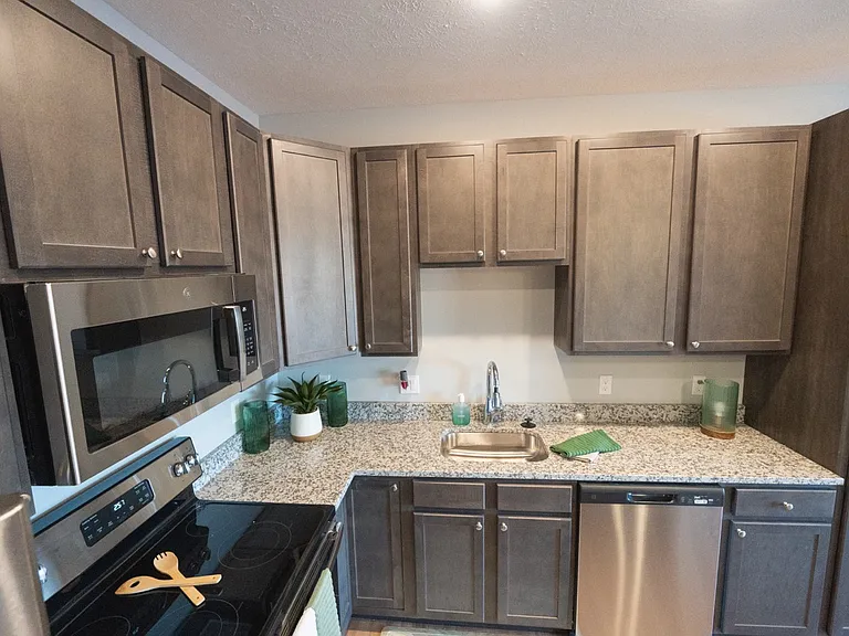 ivi Apartments — Photo 23