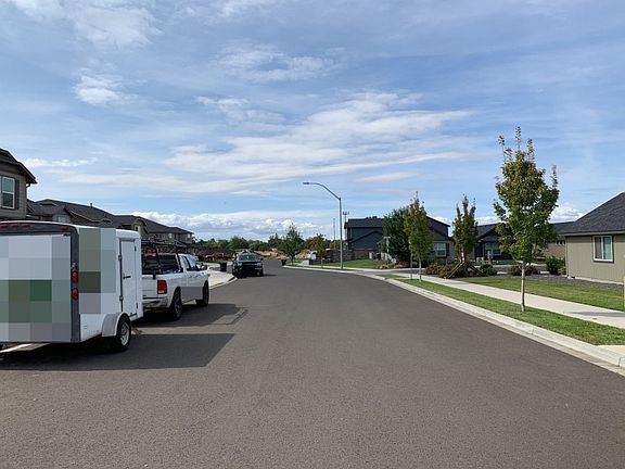 4th image of 221 Kokanee Dr