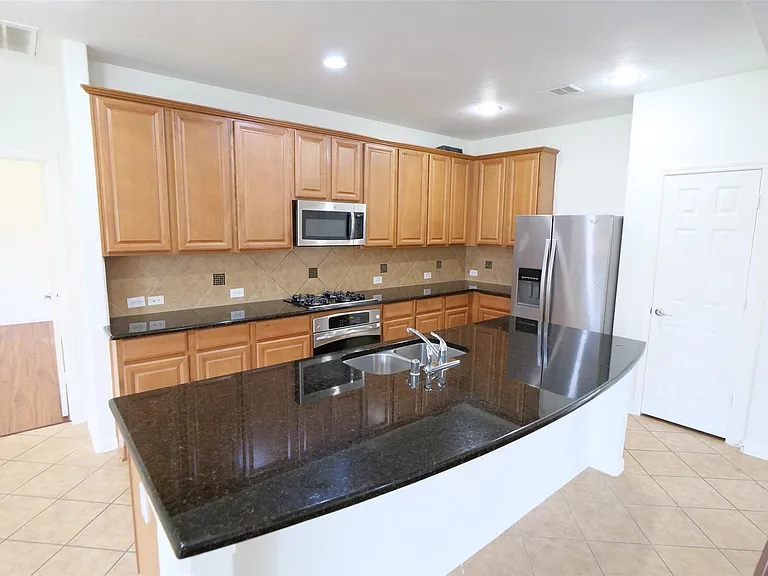 6119 Lakenshire Falls Ln — Photo 12