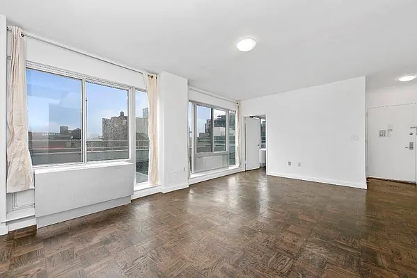 Rented by Hakimian Management | media 28