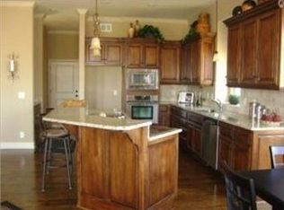 2066 W 162nd Ter, Stilwell, KS 66085