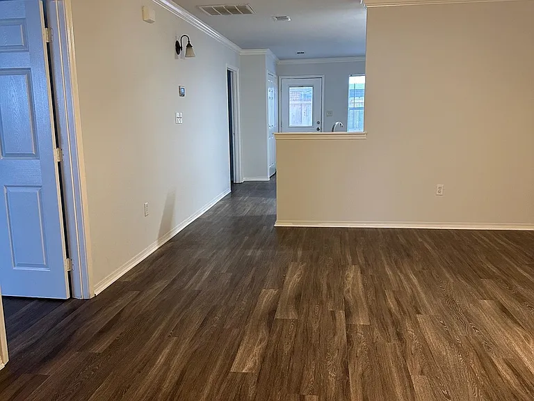 1813 Riverstone Ln — Photo 3