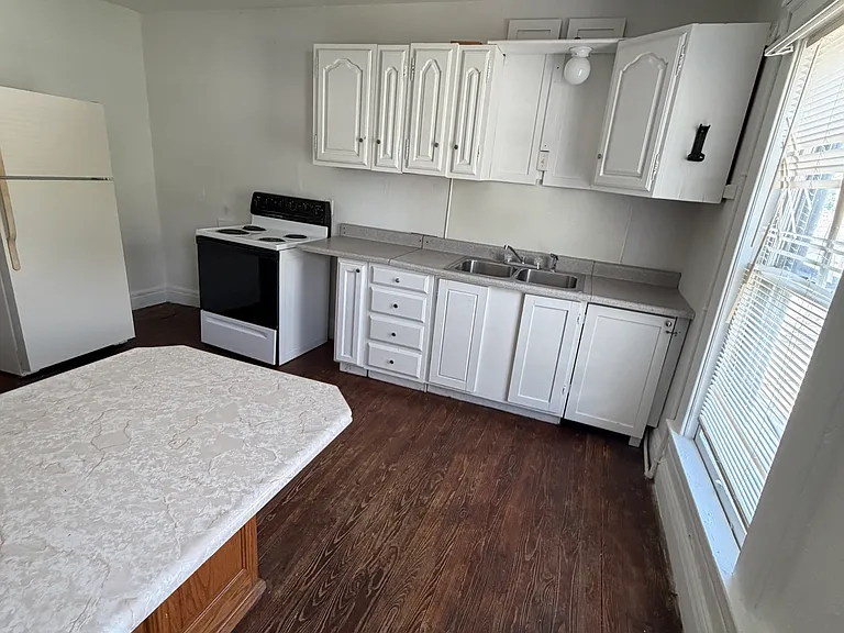 511 N Meridian St #B — Photo 6