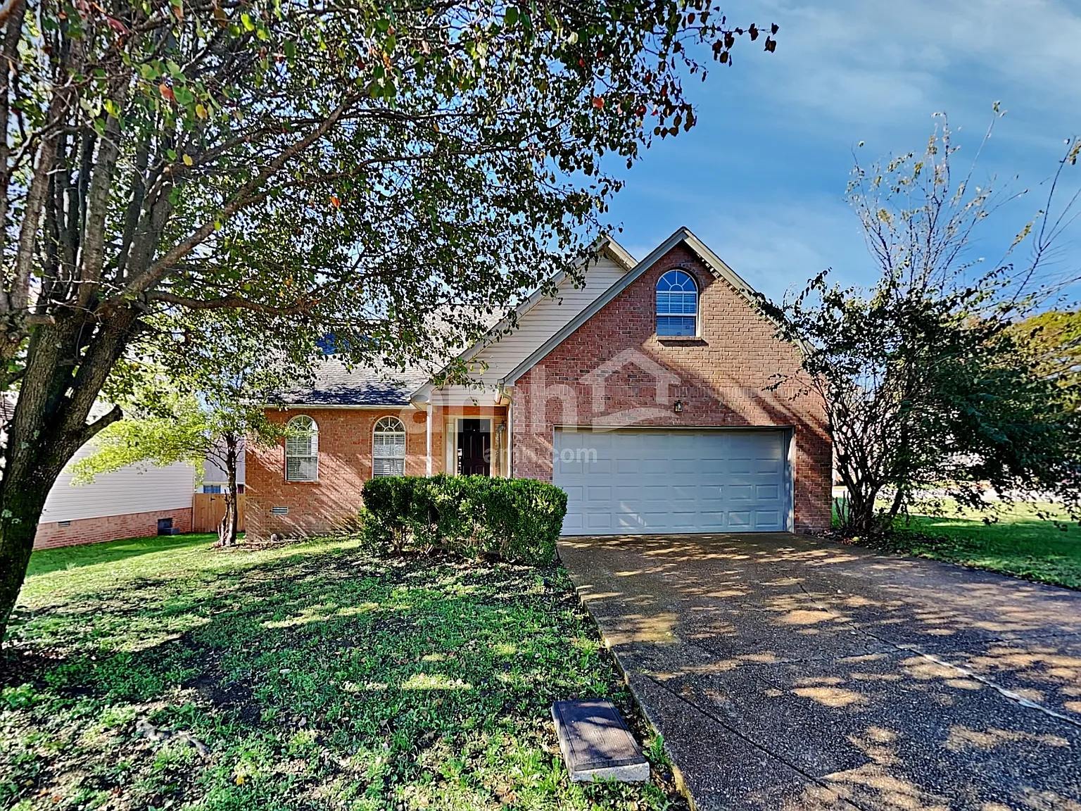 3 bed, 2.0 bath, 2121 sqft, $2,605 — Photo 1