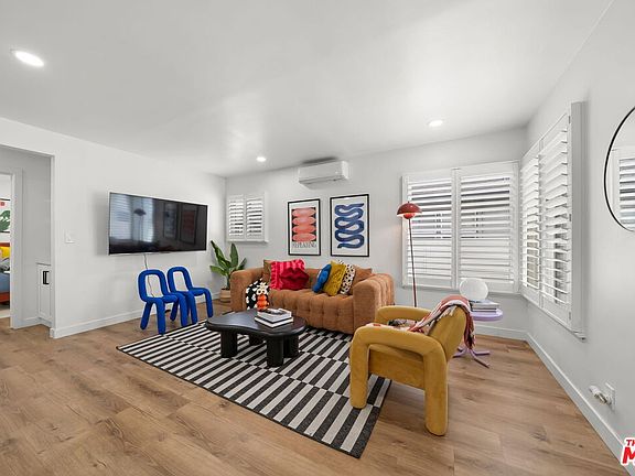 3rd image of 3037 Pacific Ave