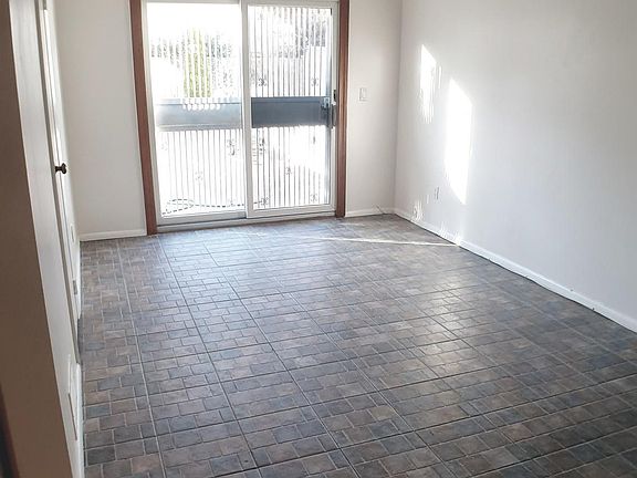 4th image of 74 Ebony St