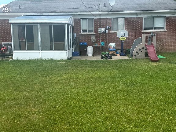 2nd image of 10551 N Oak Dr