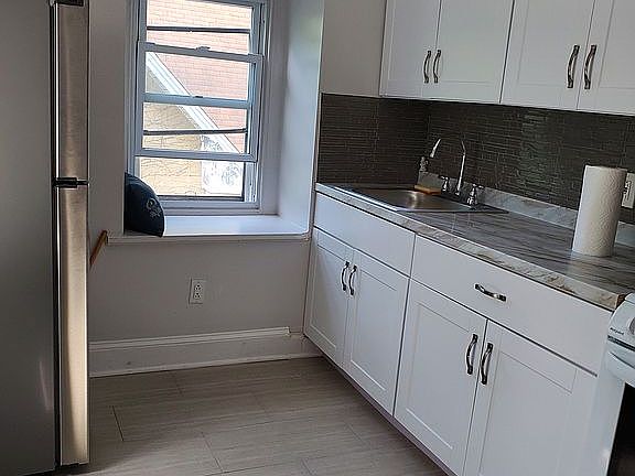4th image of 6507 N Fairhill St