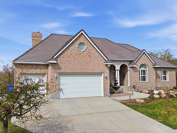 2nd image of 27 Canterbury Ln