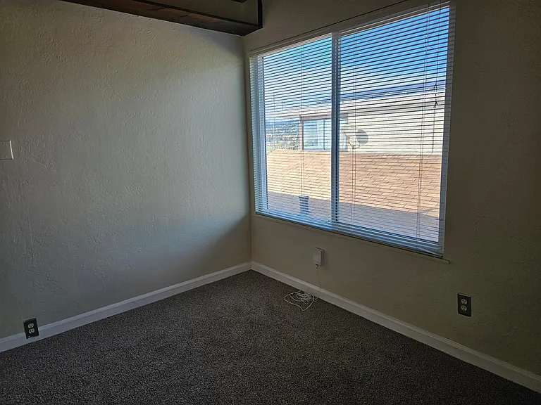 1114 E Cliff Dr #4 — Photo 14