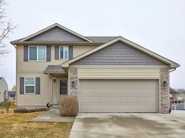 1011 Rolling Hills Ct, Norwalk, IA 50211