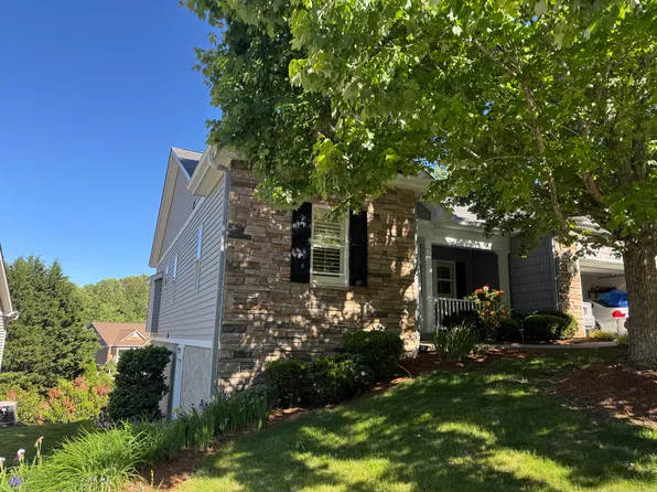 231 Shaws Creek Farm Rd, Laurel Park, NC 28739