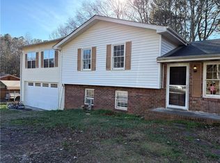 70 Henson Cir, Carrollton, GA 30117